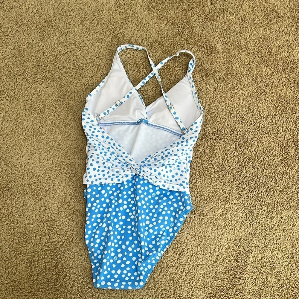 NWOT! Lilly pulitzer SZ 4, Malvie zanzibar blue dot one piece swimsuit.
